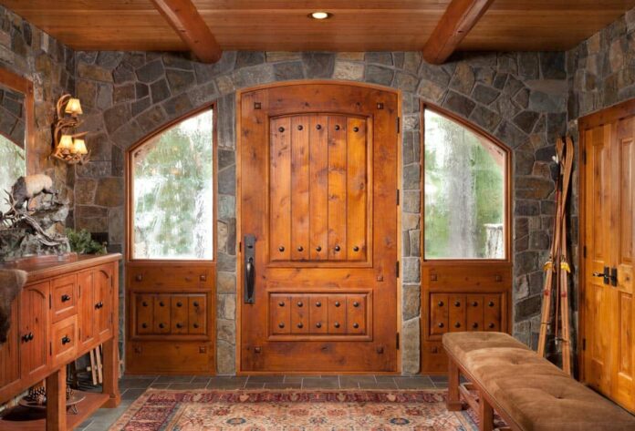 Красота и практичность деревянных дверей
