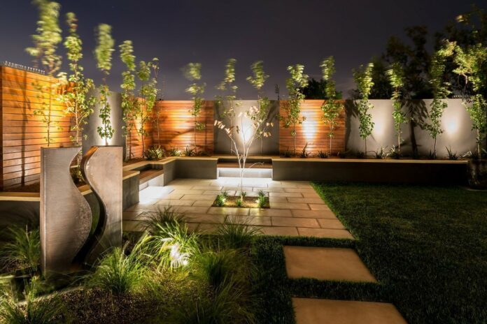 Растущая популярность искусственного освещения - новые тренды в ландшафтном дизайне для создания впечатляющих ночных садов