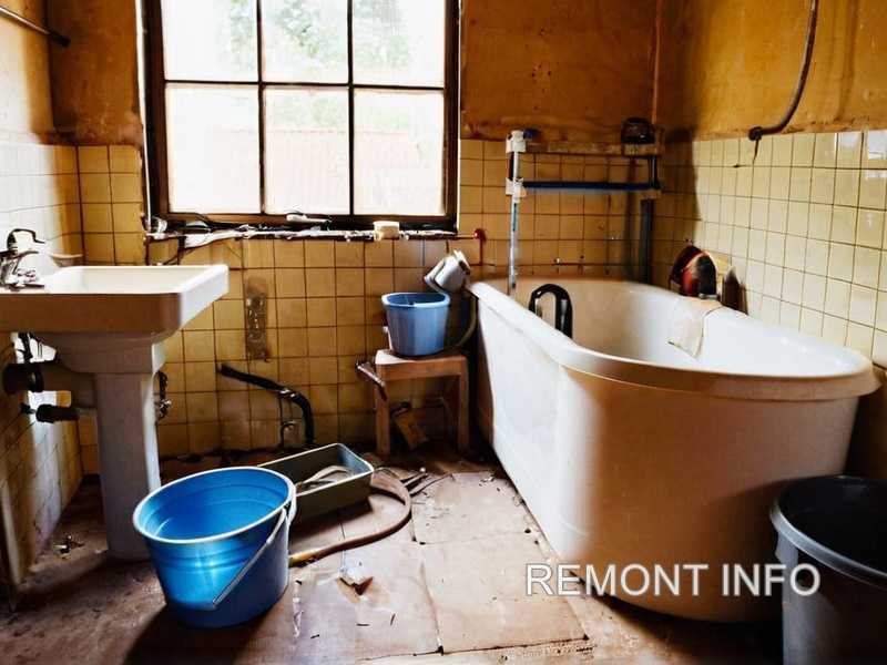 Что делать с неровностями, трубами и углами при укладке потолочной плитки